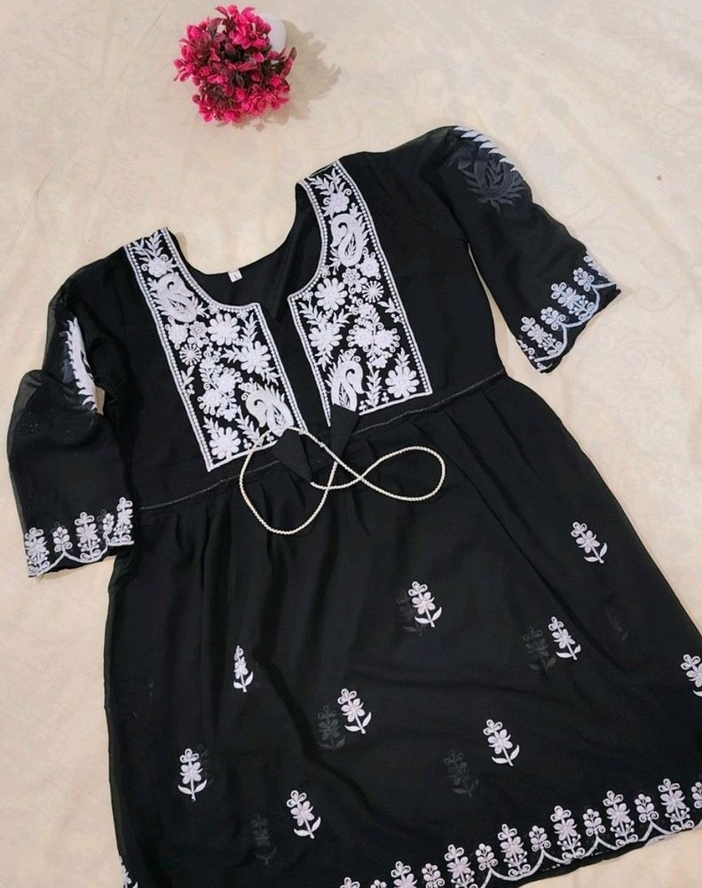 Short Chikankari Kurti