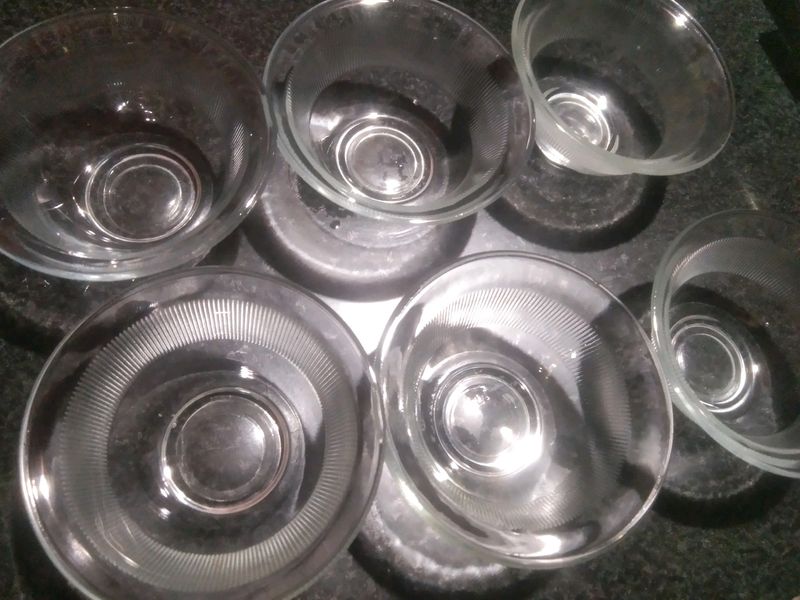 6 pises Glass Bowls