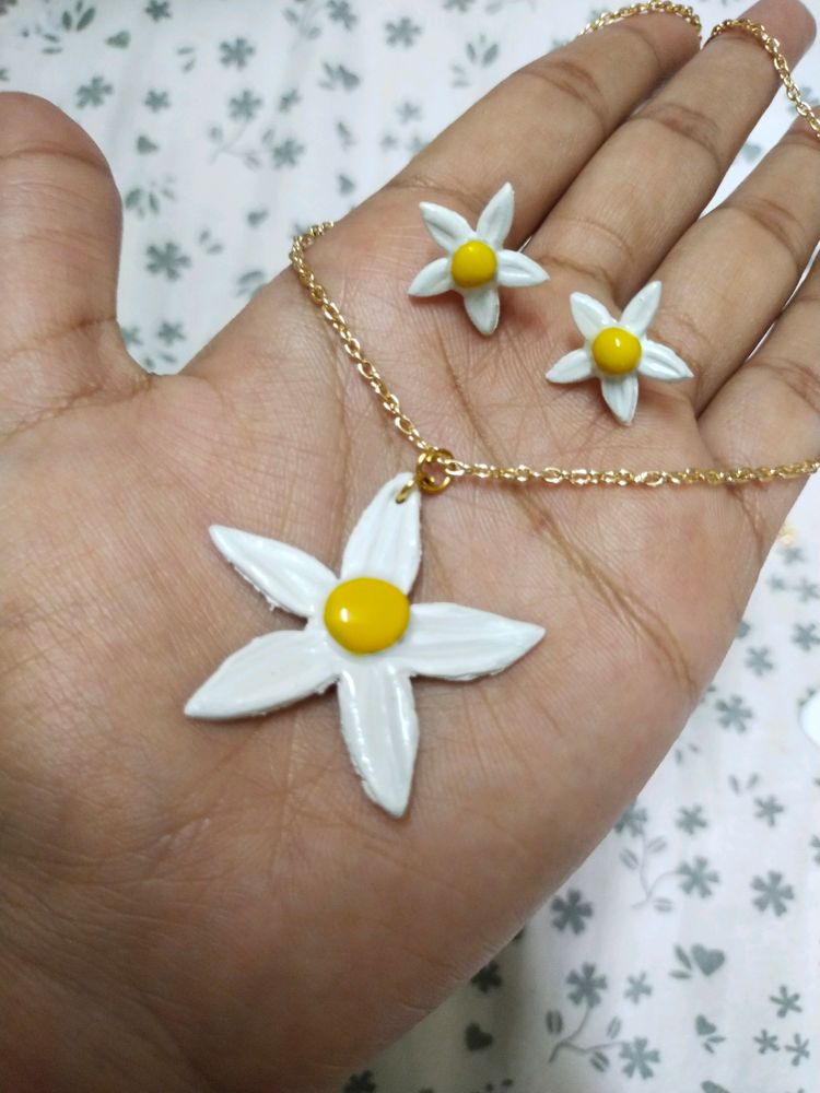 Beautiful White Flower Jewellery Set