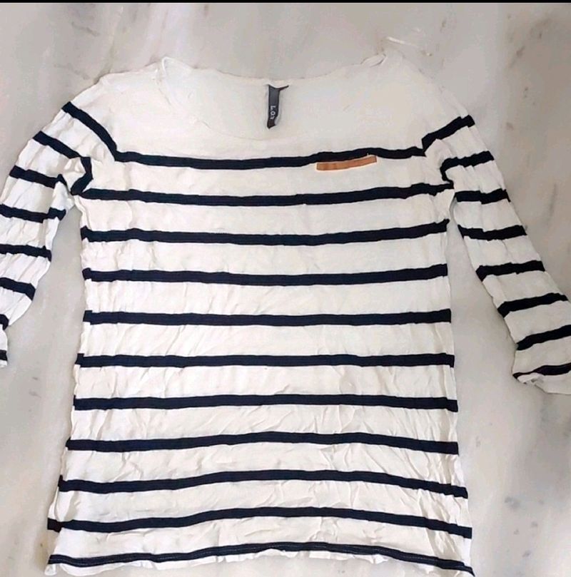 White & Navy Blue Lining Print T-shirt For 30 Bust