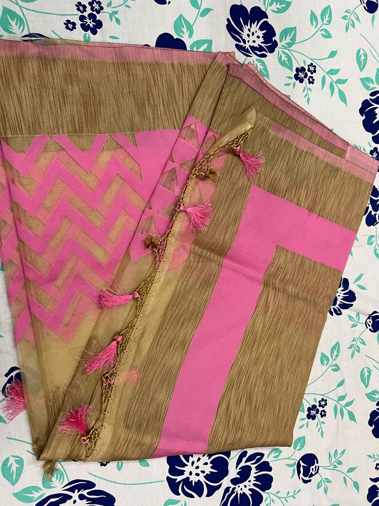 Cream And Pink Saree With Blouse