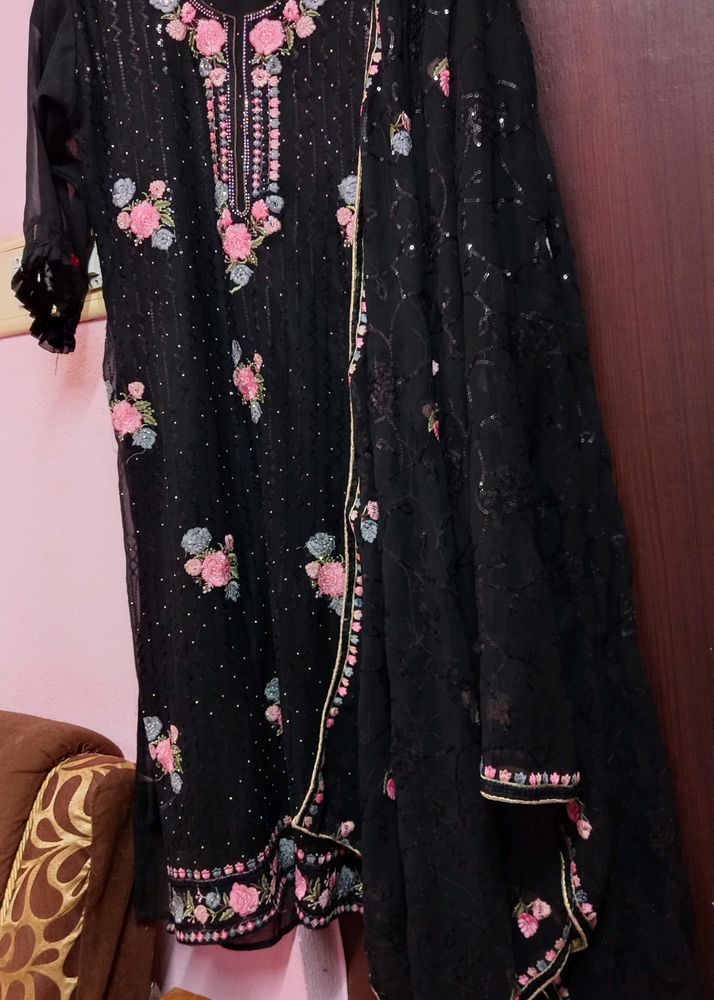 Reduced PriceBLACK PAKISTANI SUIT🖤