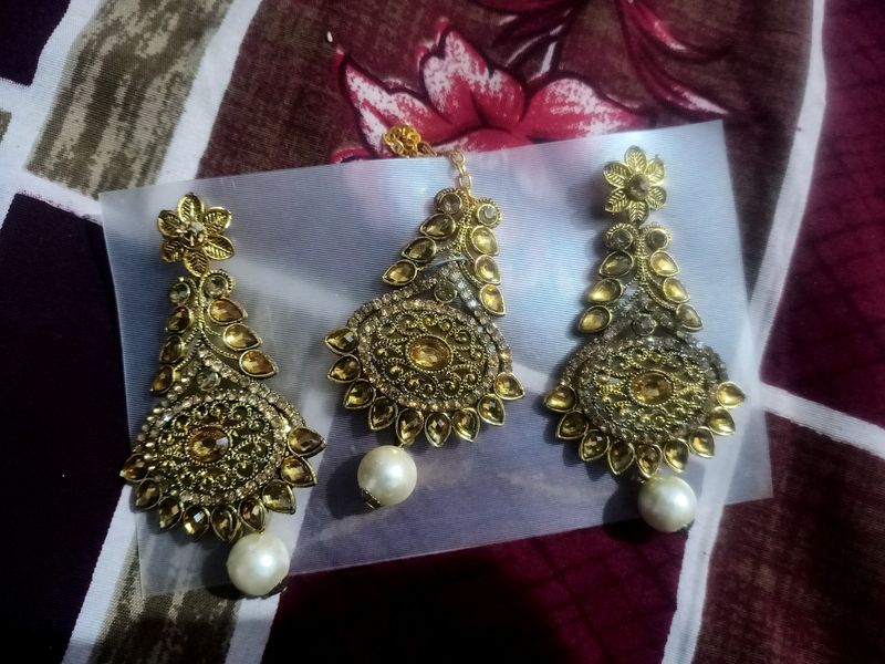 Earring With Mangtika