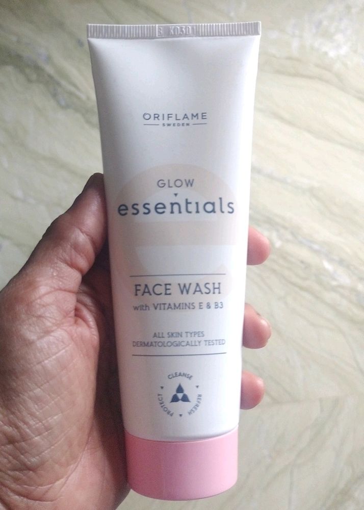 Glow Essential Face Wash