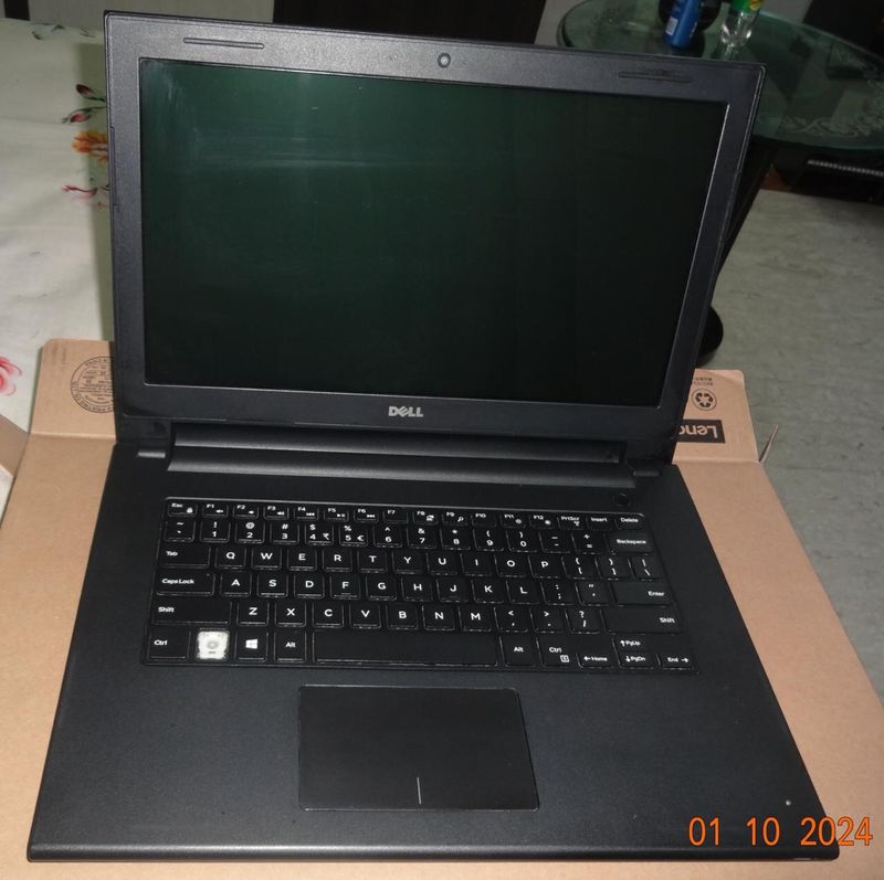 dell inspiron 14 i3 / 4GB / 500 GB with bag!