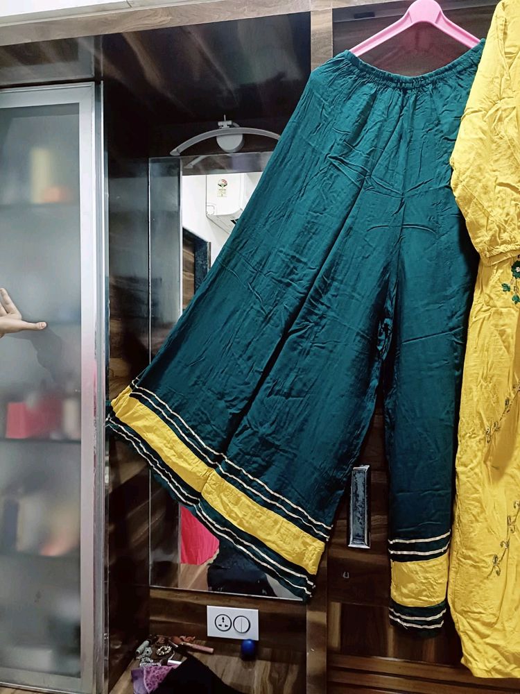 Yellow Ang Bottle Green Kurta Set With Net Dupatta