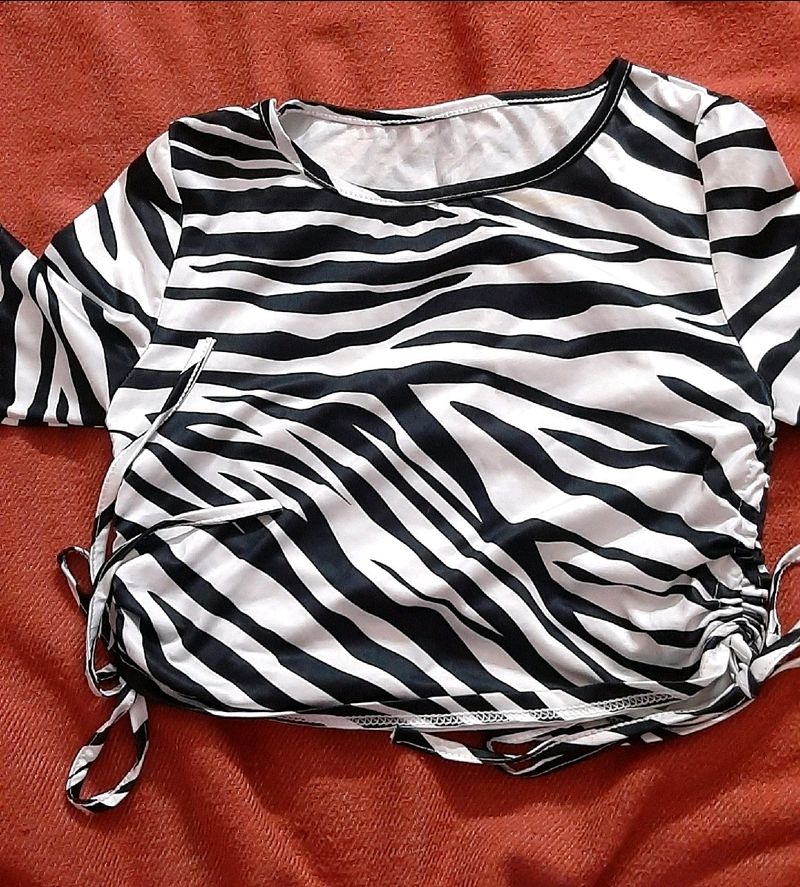 Beautiful Zebra Print Fitted Top Size 34🔥