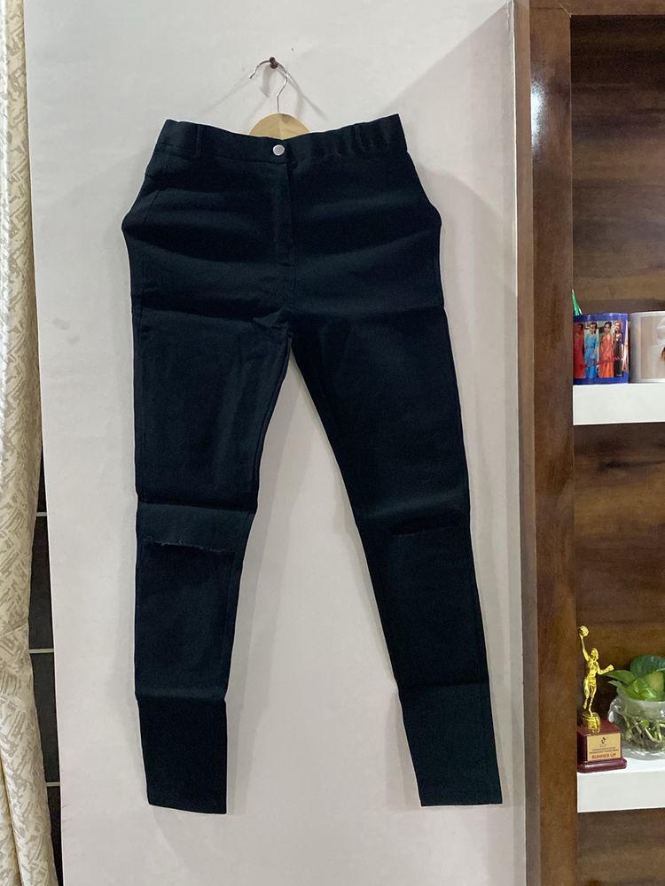 Fit Black Jeans With Knee Cuts