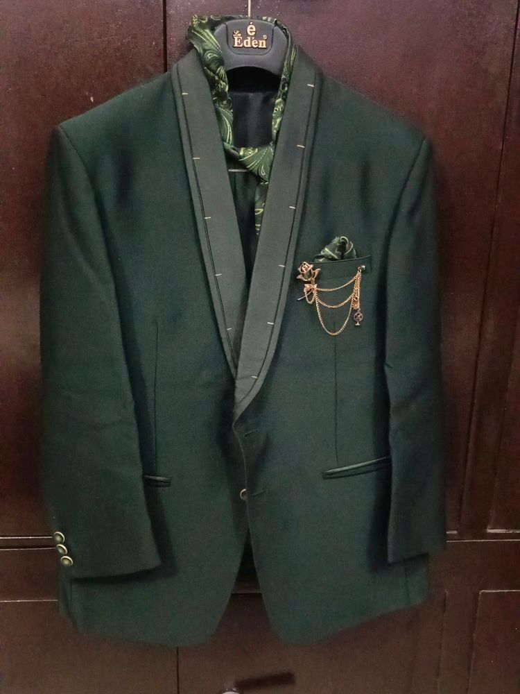 Kaiya Green Coloured 3 Pcs Suit Set With Tie