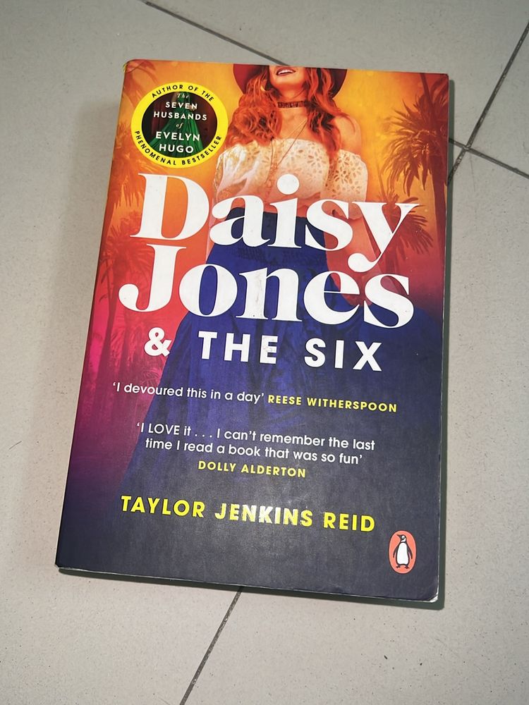 Daisy Jones And The Six Taylor Jenkins Reid