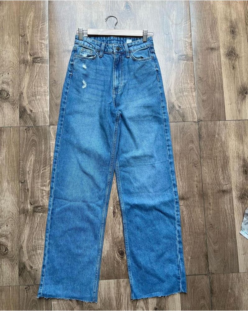 H&M Straight Fit Denim .