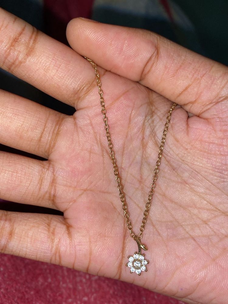 H&M Flower Diamond Pendant