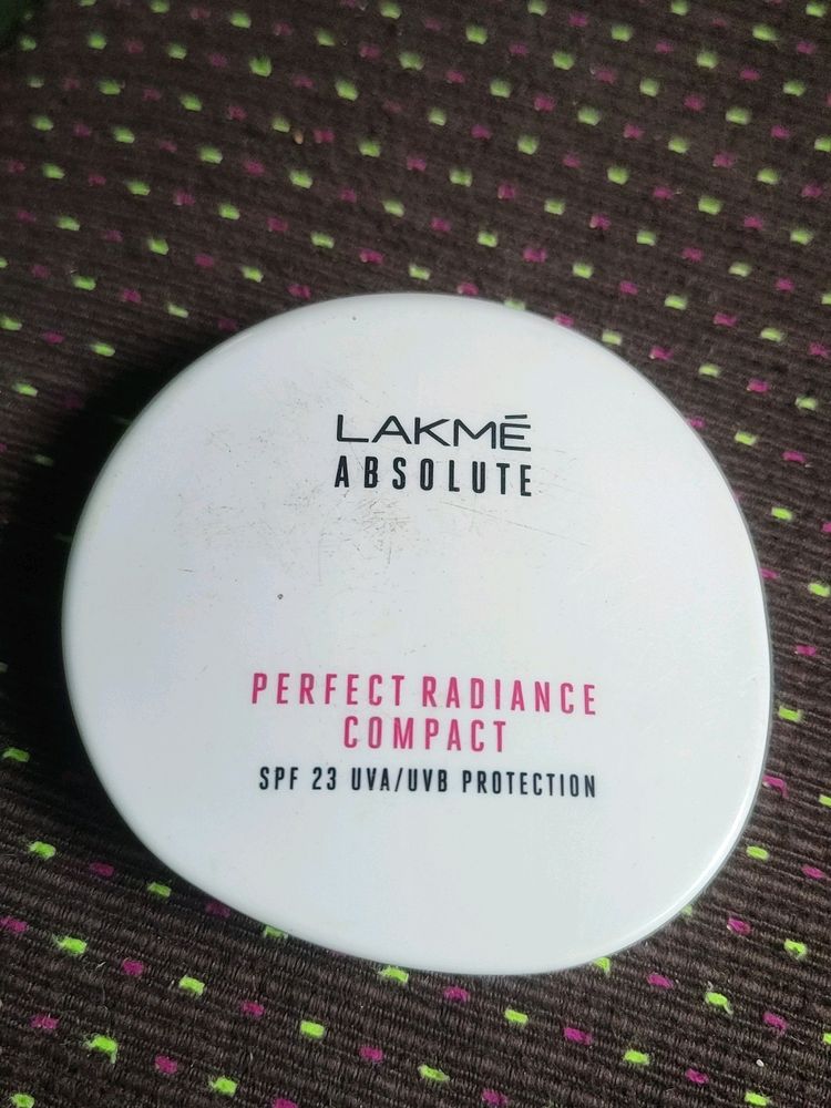 Lakme Absolute Compact Powder (01 Classic Ivory