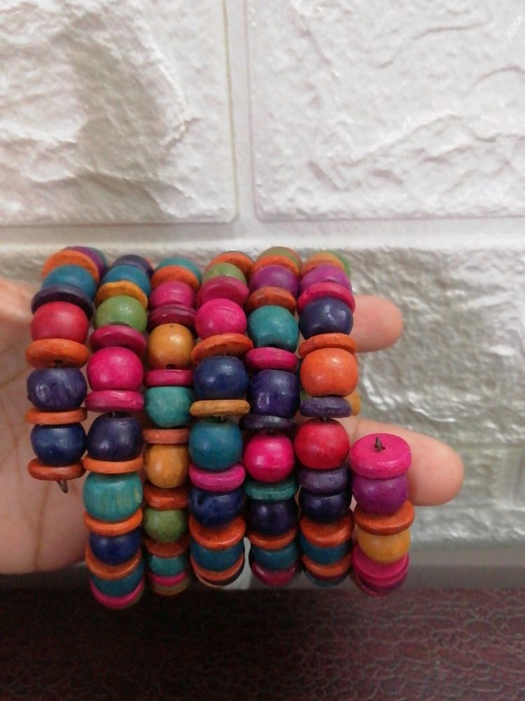 Multicoloured beads bracelet