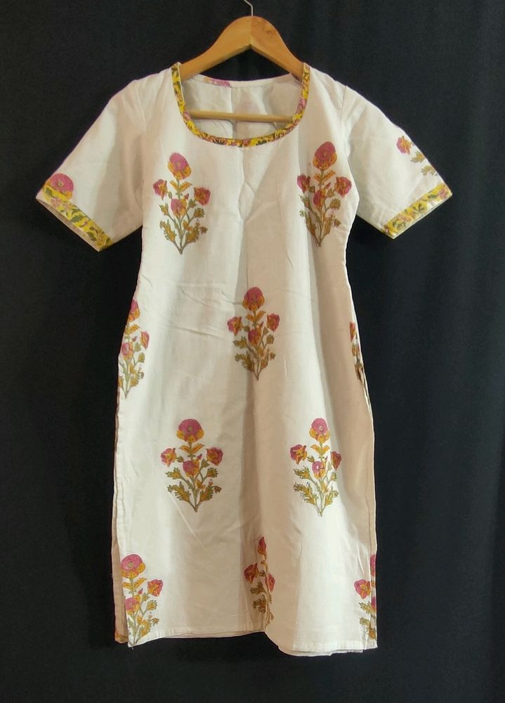 Women's white Printed Kurti