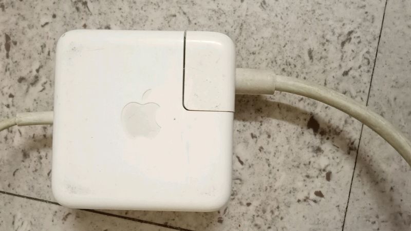 APPLE LAPTOP ORIGINAL CHARGER GOOD CONDITION