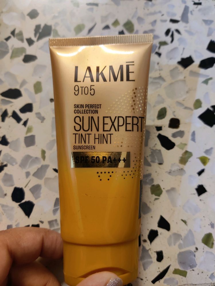 Lakme 9-5 Day Cream