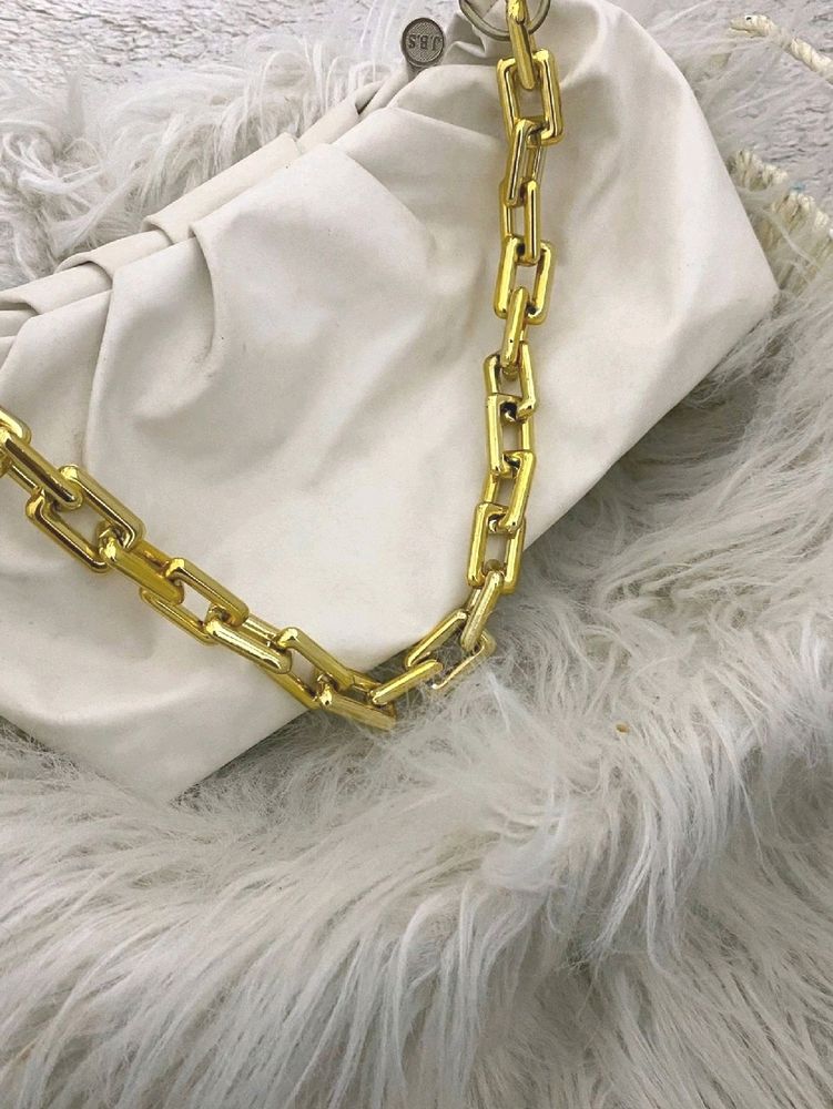 Trendy White Shoulder Bag 🤍