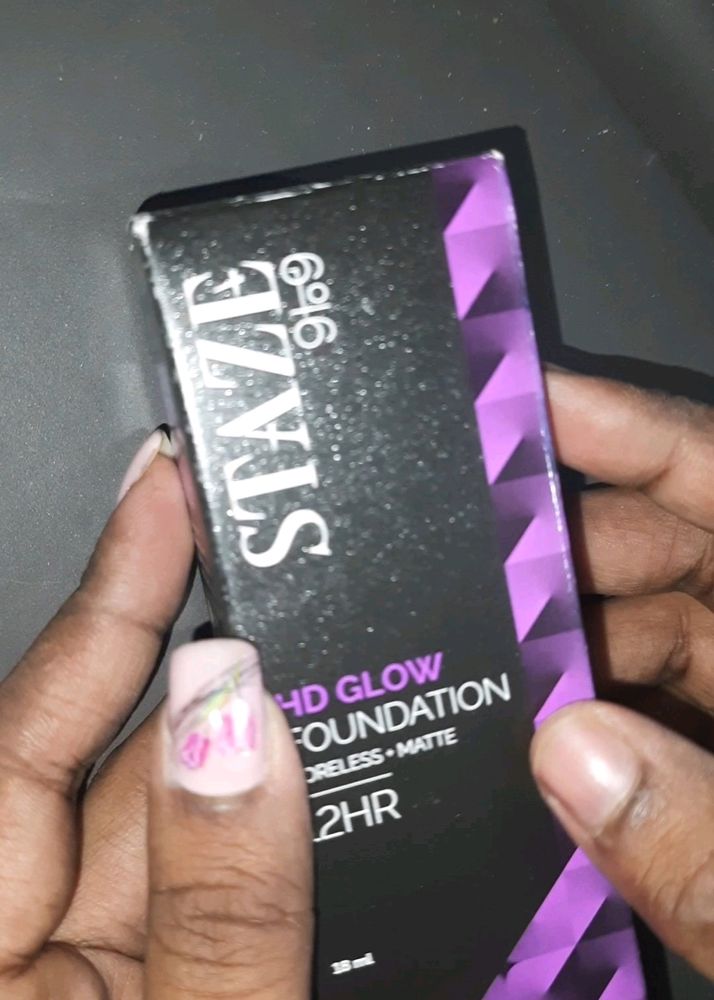 Staze 9to9 HD Glow Poreless + Matte Foundation |