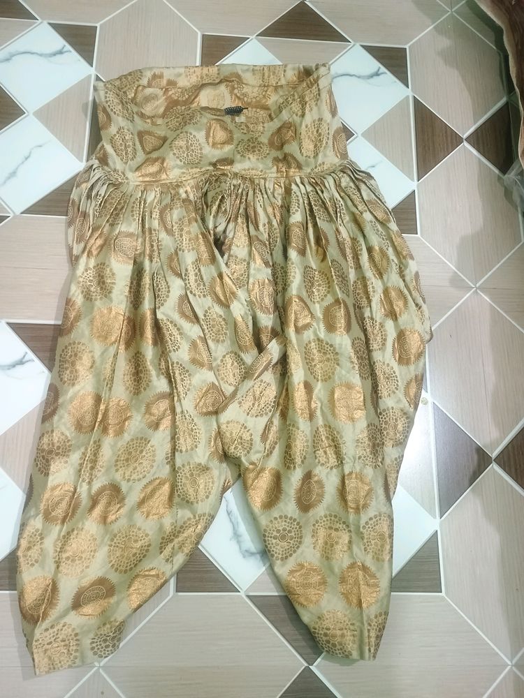 Golden ⭐🌟 Patiyala Salwar 🖤🖤