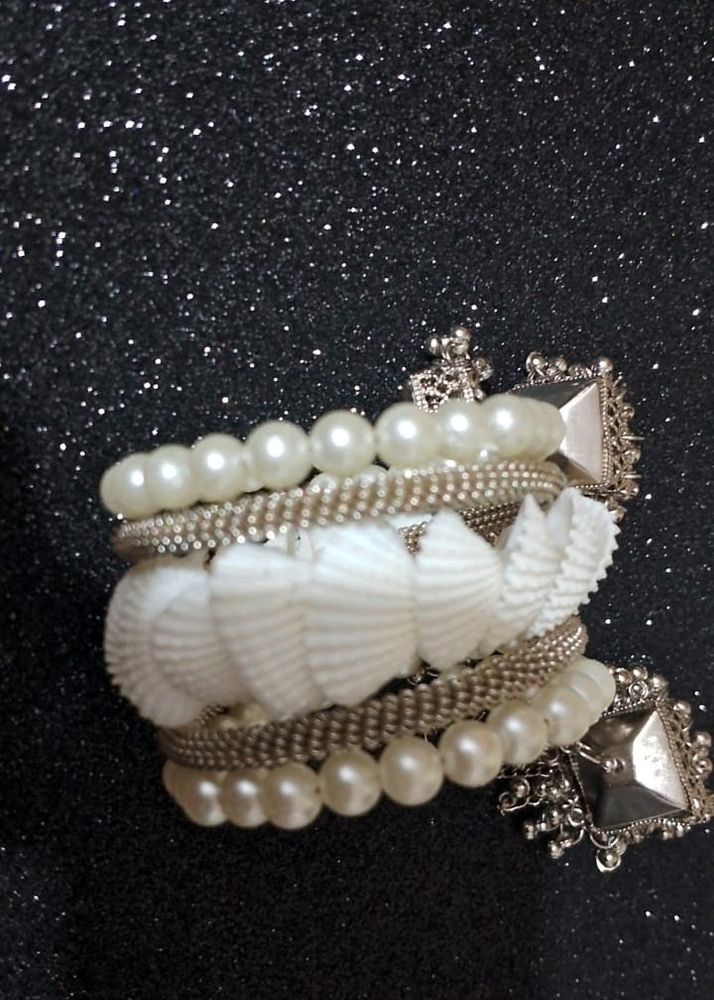 Beautiful Bracelet With Pearls