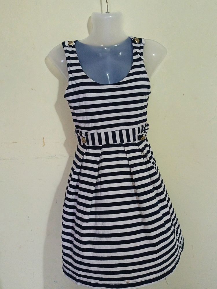 35A. FOREVER 21 CUTE DRESS