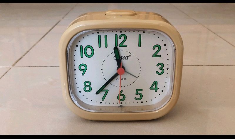 Orpat Table Clock