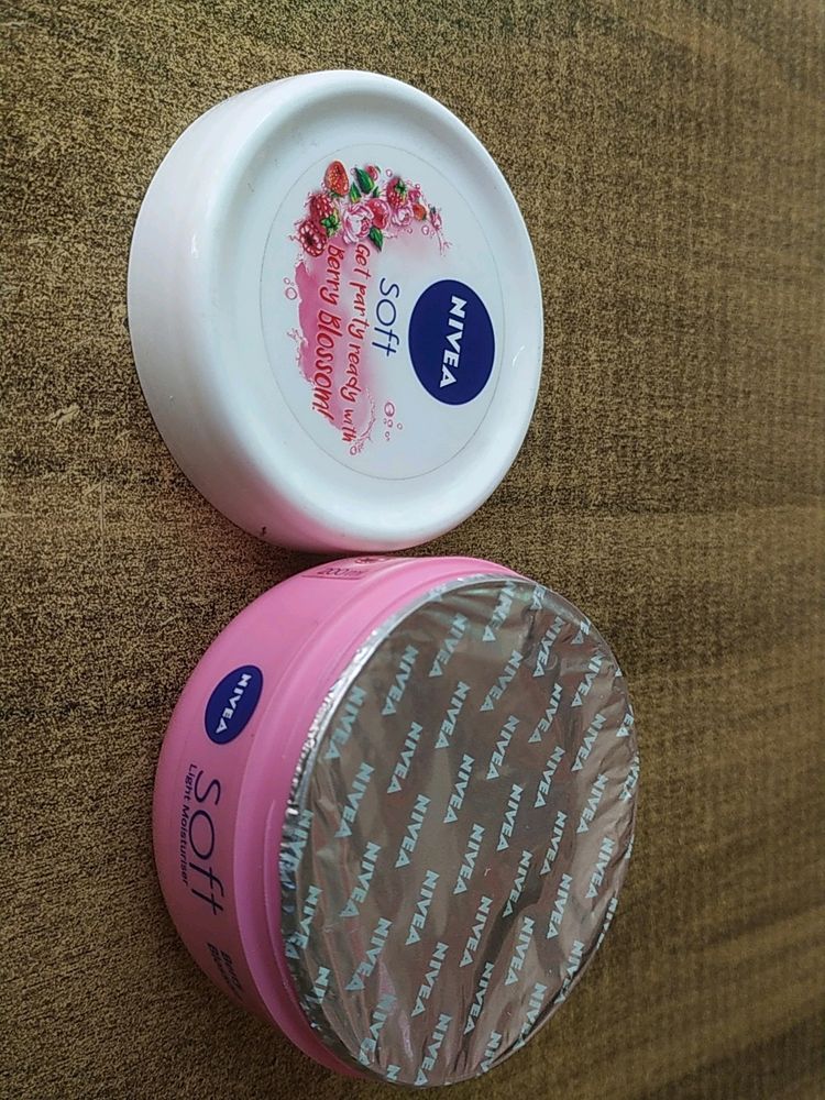 Nivea Soft Berry Blossom Moisturiser