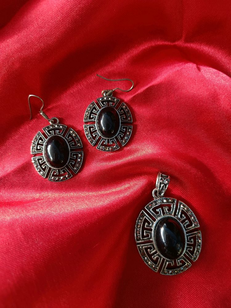 Black Pendent And Earring