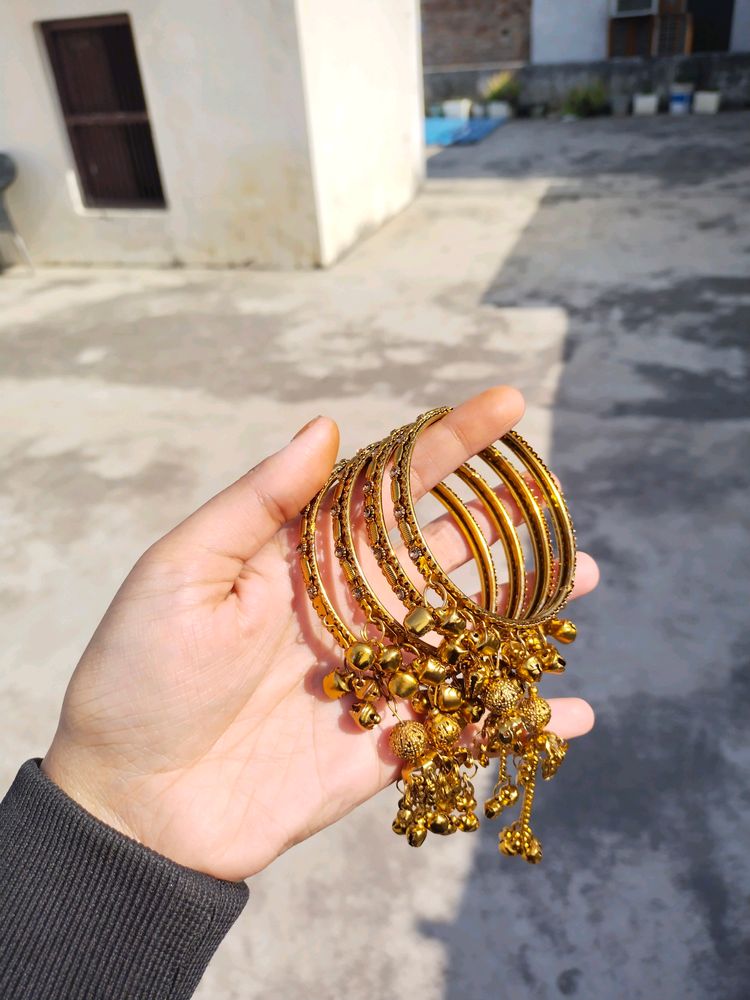 GOLDEN METAL BANGLES WITH GHUNGHROO