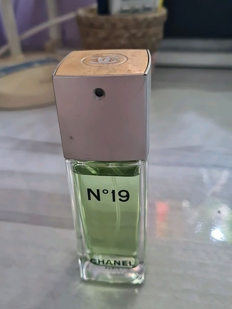 Chanel N 19