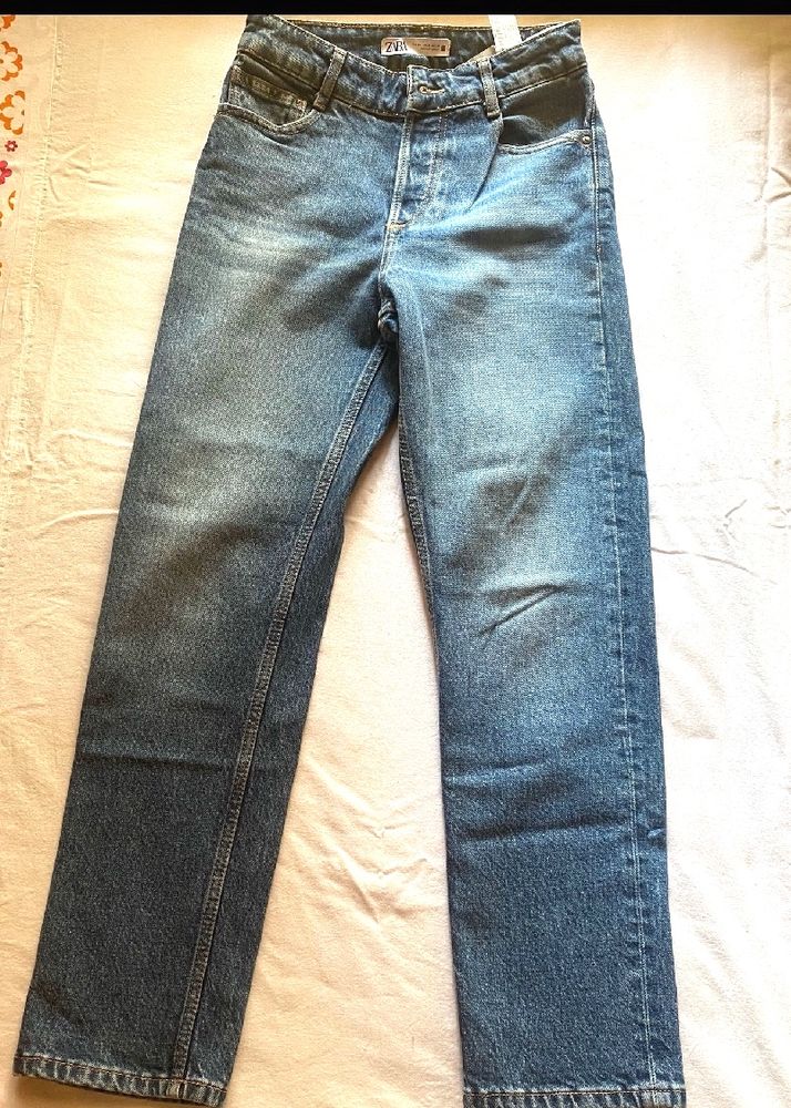 Zara high Waist Straight Jeans