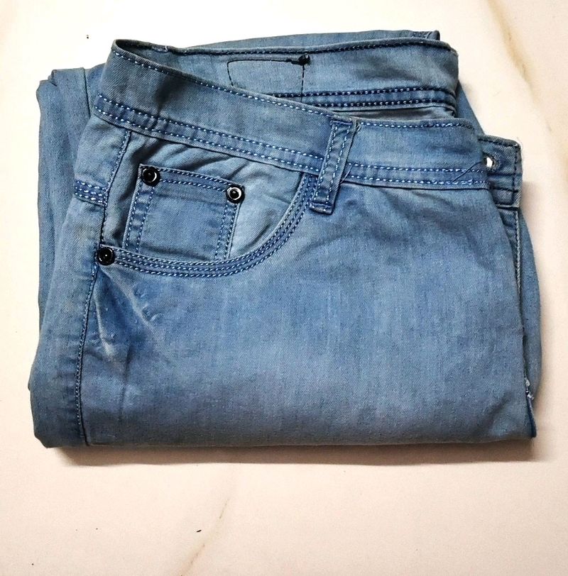 Women 3 quarter Blue Denim Jean's