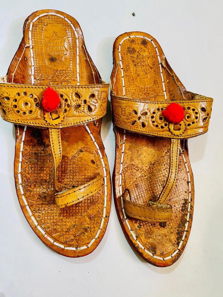 **Kolhapuri Slipper**