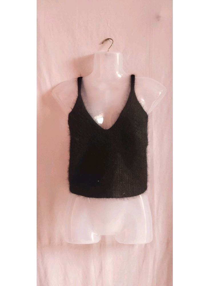 Black Sleeveless Crop Top