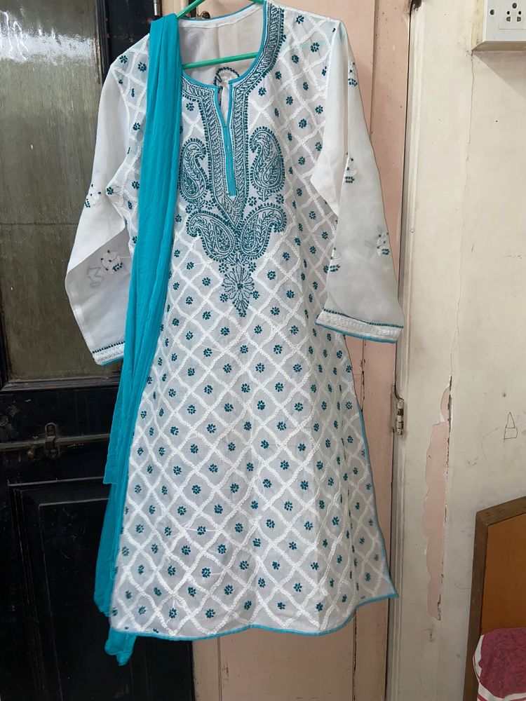 new Lucknowi Kurti set with Shiffon dupatta not worn even once no defects at all