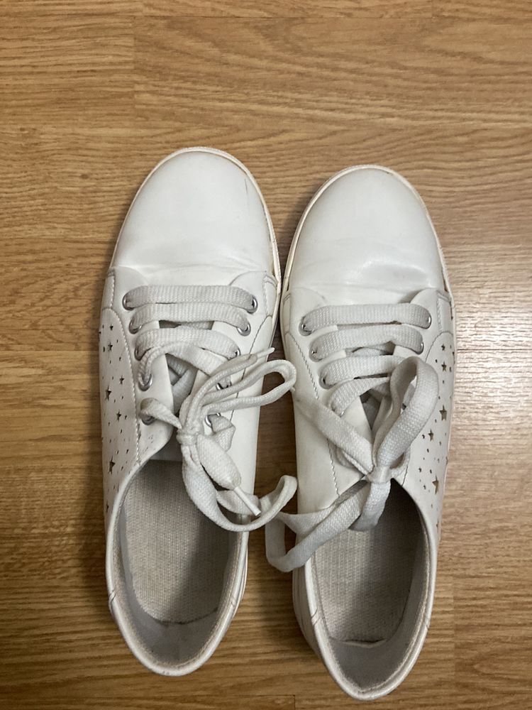 Women White Shoes