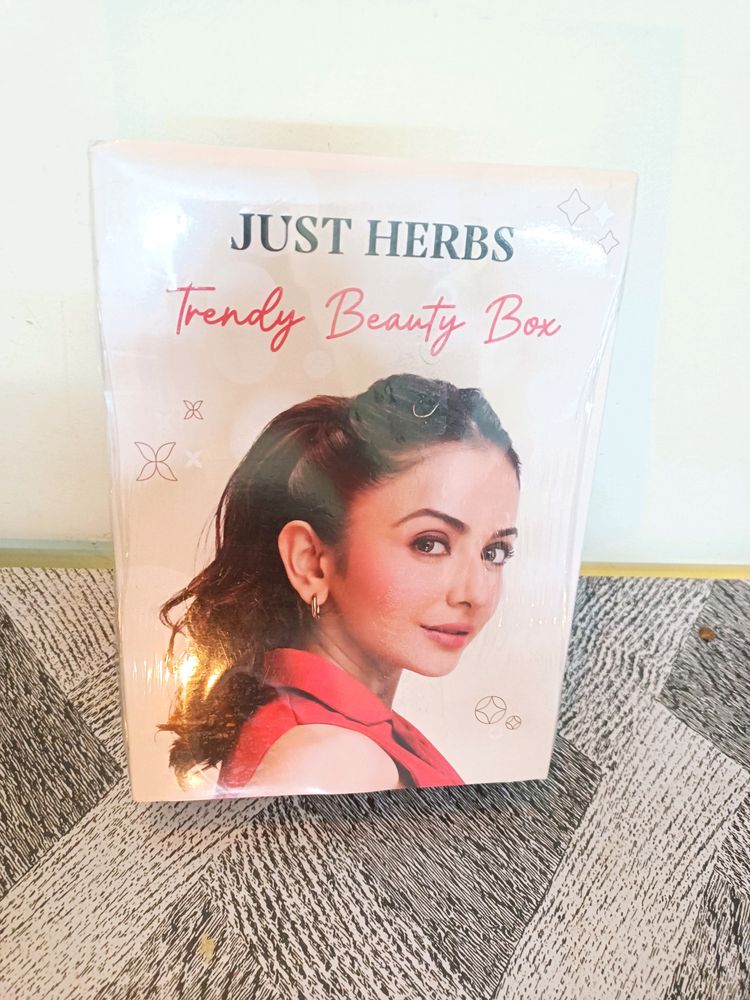 Just Herbs Trendy Beauty Box - MakeUp Kit