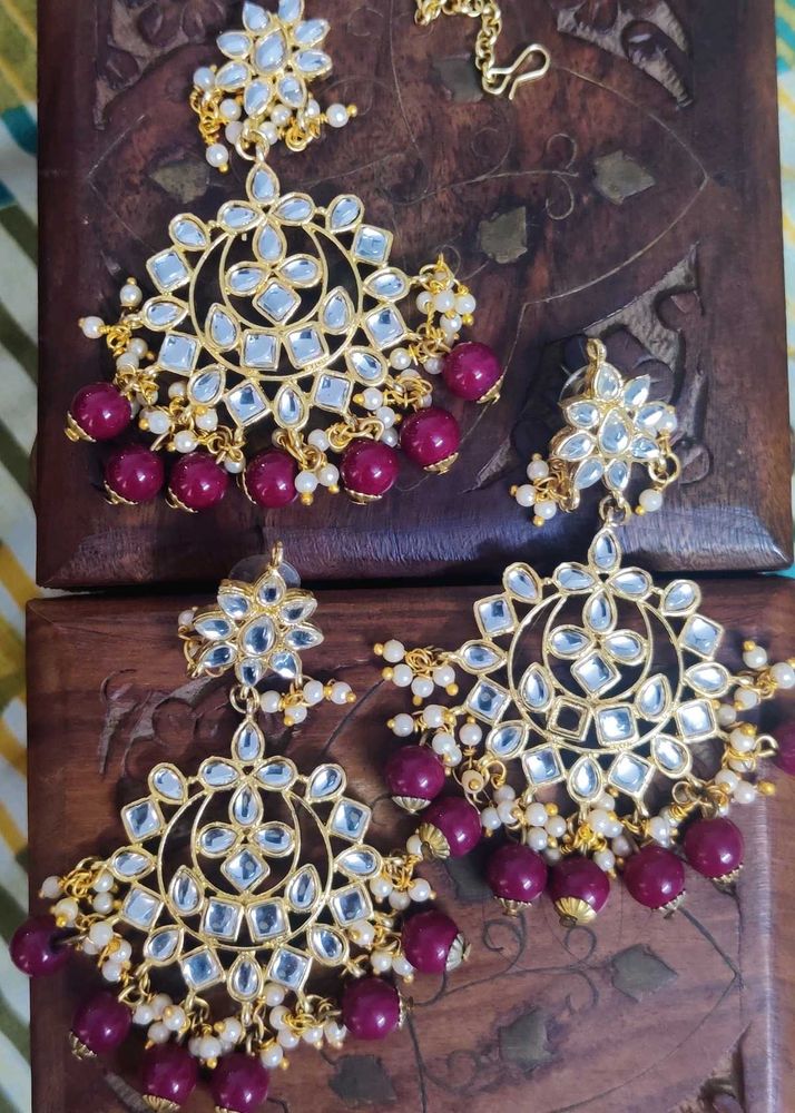 Kundan Earrings With Mang Tikka Set