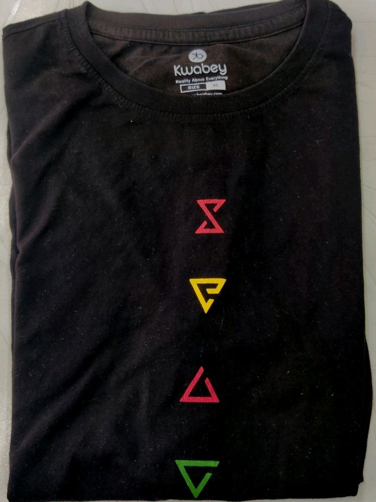 Kwabey - Multi Triangle Design Tshirt