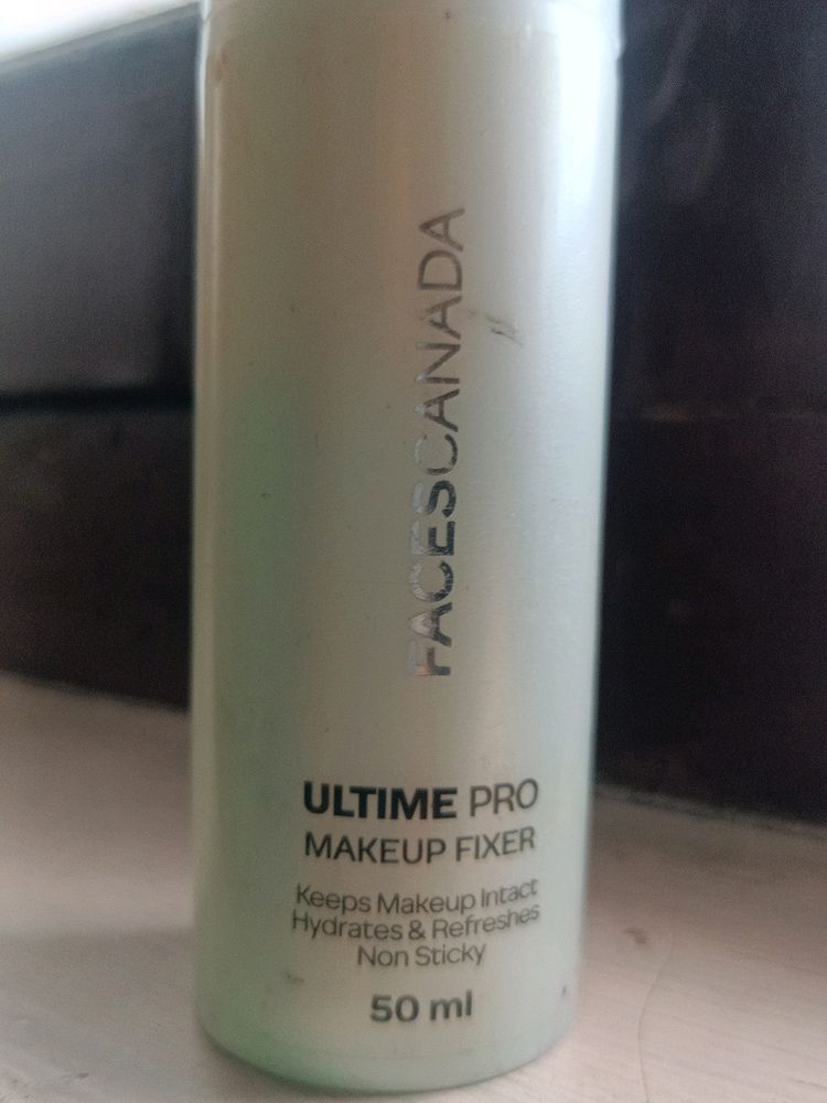 Faces Canada Ultimate Pro Makeup Fixer