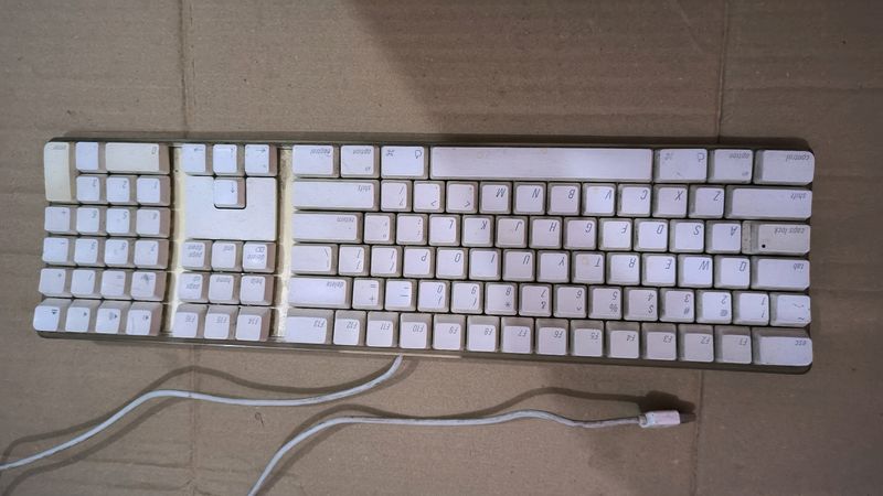 Apple A1048 Keyboard