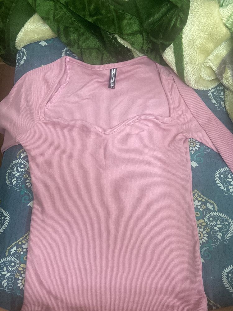 pink sweetheart neckline top