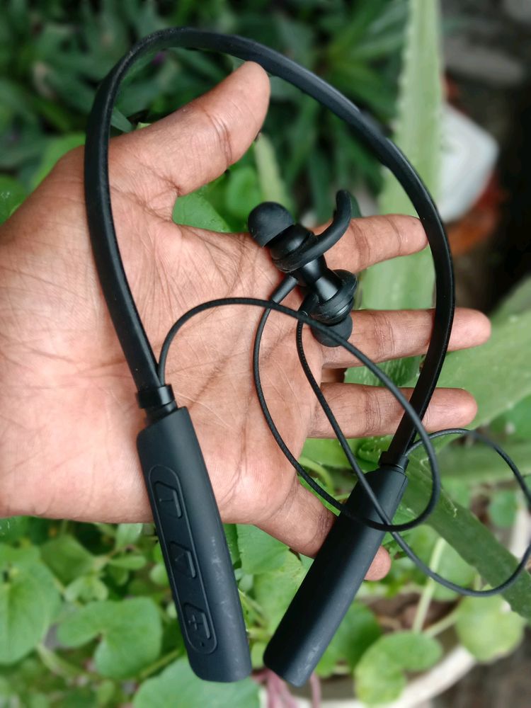 Hbs-730  Branded Bluetooth Neckband...