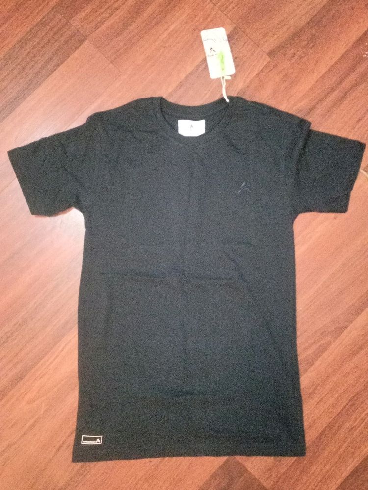 Black Solid Tshirt