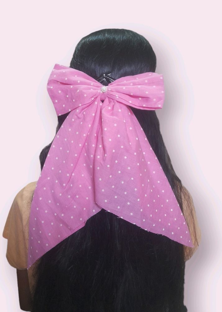 Price Reduced!!Dotted Hair Bow 🎀+🎁