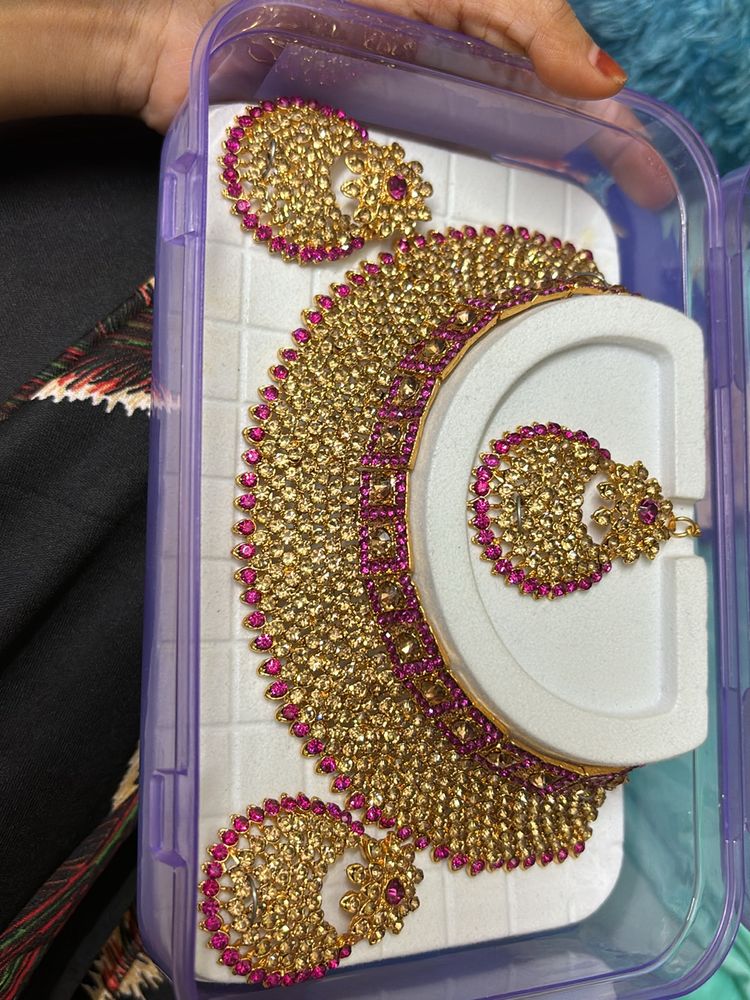 Graceful Golden And Pink Jewellery Set