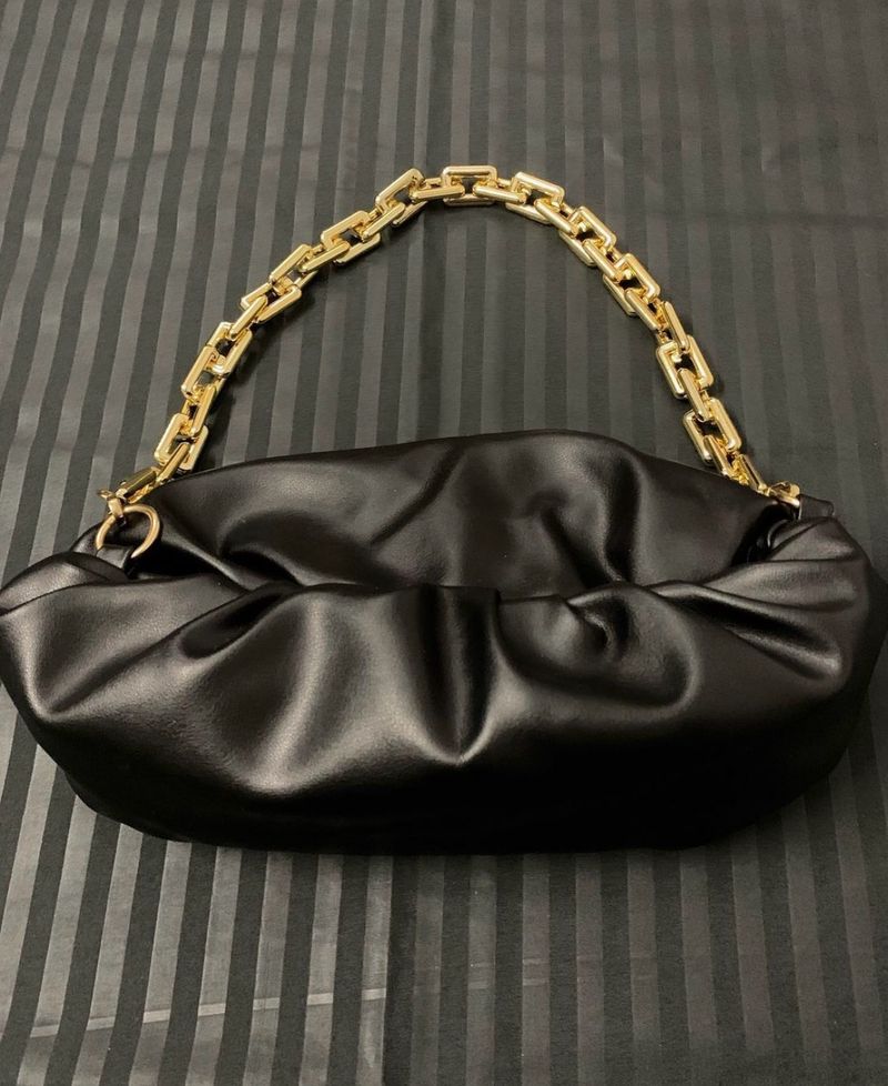 BLACK RUCHED CLOUD BAG