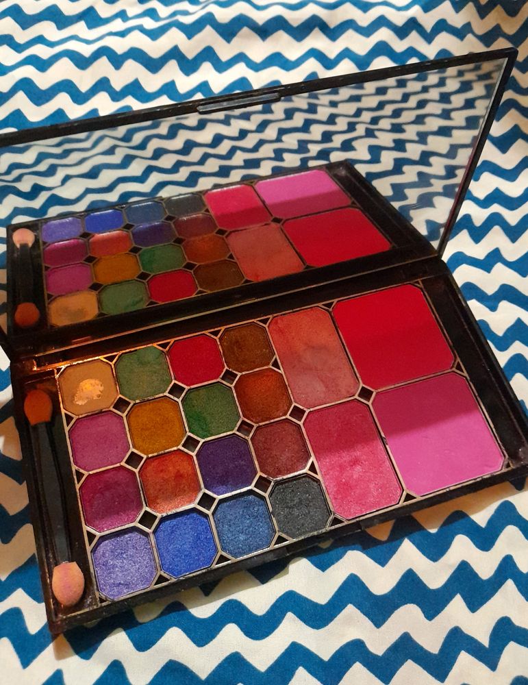 3 in 1 Multicolour Eyeshadow  Kit