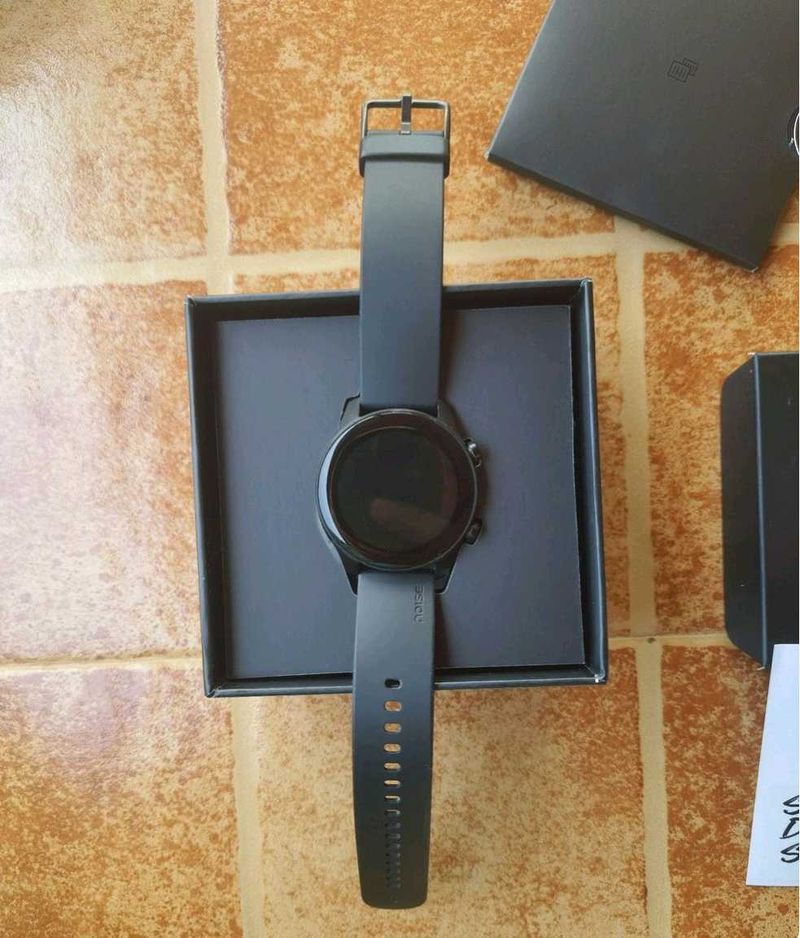 NOISE EVOLVE 2 AMOLED WATCH